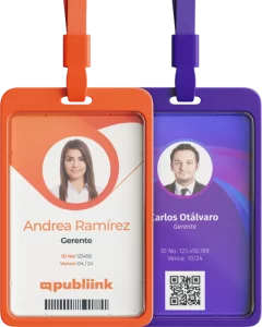 Imagen de dos porta carnets empresariales duraderos, ejemplificando la calidad y durabilidad que ofrecemos en Publiink para complementar tus identificaciones empresariales.